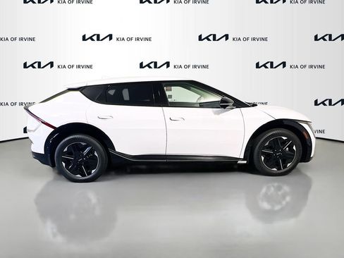 New 2026 Kia EV6 Wind RWD image 8