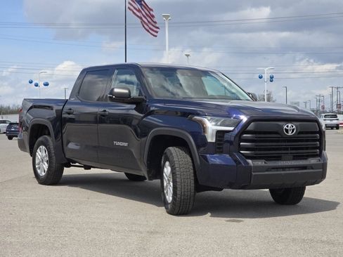 Used 2022 Toyota Tundra SR5 w/ SR5 Convenience Package AWD/4WD image 13