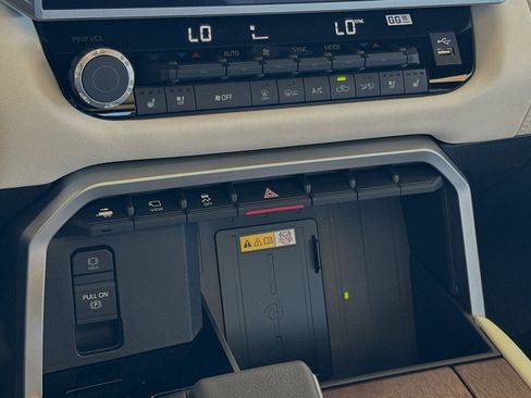 Used 2024 Toyota Tundra Capstone image 23