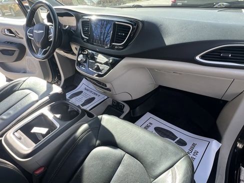 Used 2020 Chrysler Pacifica Touring-L Plus w/ Advanced Safetytec Group image 32