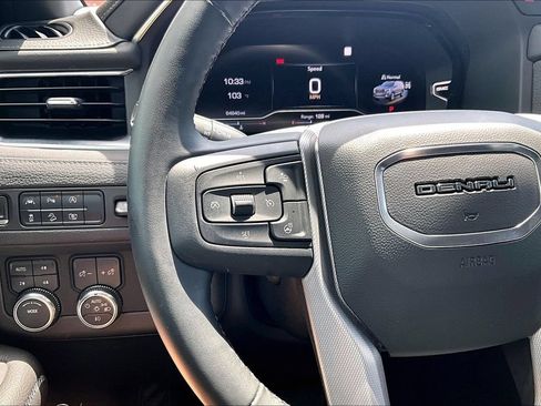 Used 2023 GMC Yukon Denali AWD/4WD image 18