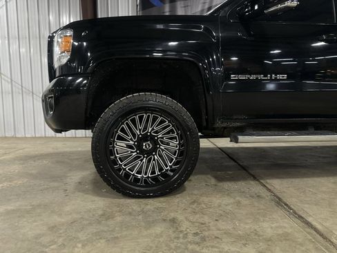 Used 2019 GMC Sierra 2500 Denali w/ Duramax Plus Package image 4