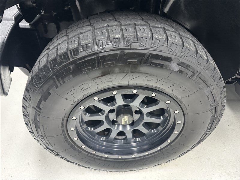 Used 2018 Jeep Wrangler Sahara w/ Connectivity Group AWD/4WD image 15