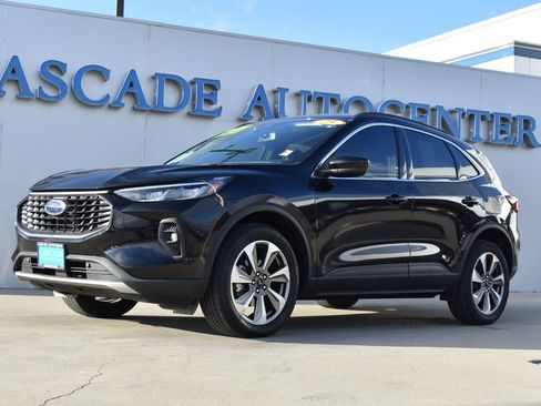 Used 2025 Ford Escape Platinum image 1