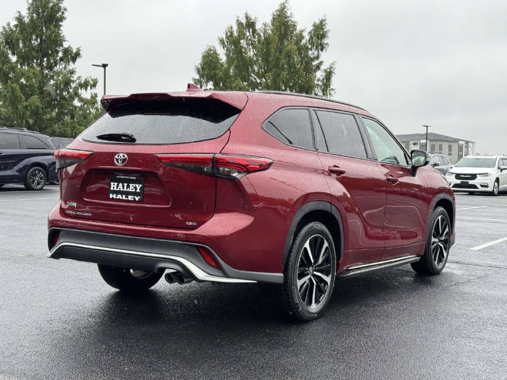Used 2022 Toyota Highlander XSE FWD image 22