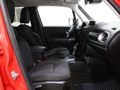 Used 2023 Jeep Renegade Latitude w/ Premium Group image 32