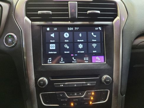 Used 2017 Ford Fusion SE w/ Fusion SE Technology Package FWD image 25