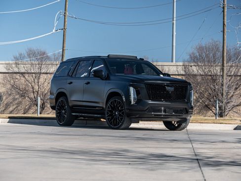 Used 2025 Cadillac Escalade Sport image 2