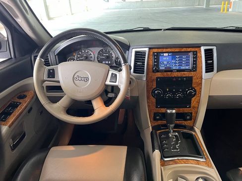 Used 2010 Jeep Grand Cherokee Limited AWD/4WD image 17