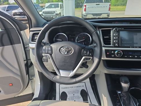 Used 2019 Toyota Highlander Limited AWD/4WD image 12