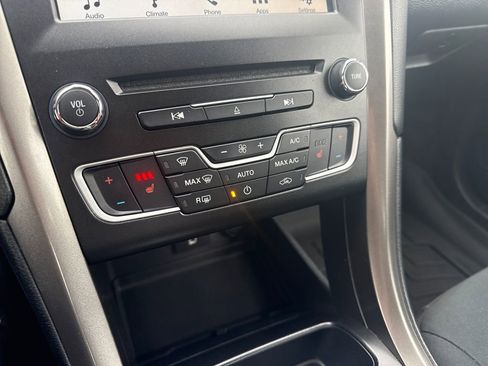 Used 2017 Ford Fusion SE w/ Fusion SE Technology Package image 33