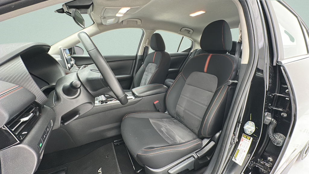 Used 2025 Nissan Sentra SR w/ Midnight Edition FWD image 13