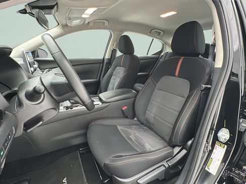 Used 2025 Nissan Sentra SR w/ Midnight Edition FWD image 13