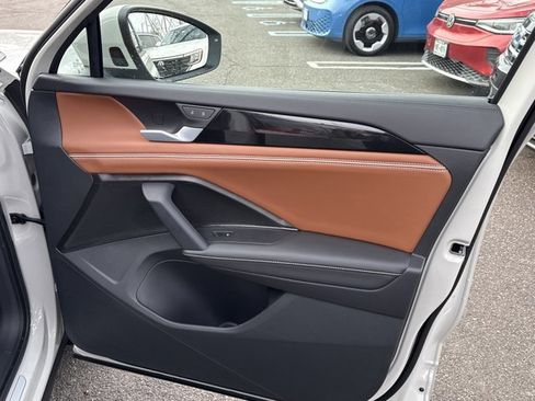 Used 2026 Volkswagen Tiguan SEL R-Line image 31