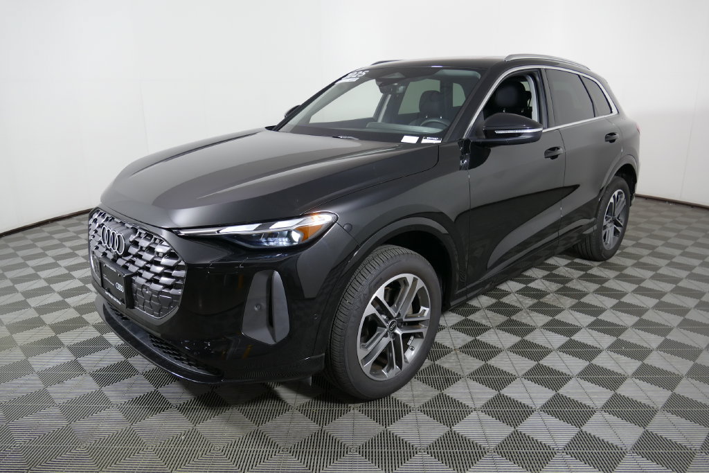 Certified 2025 Audi Q5 Premium w/ Convenience Package AWD/4WD image 7