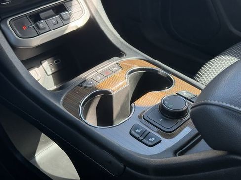 Used 2023 GMC Acadia SLE w/ Driver Convenience Package image 27