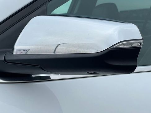 Used 2018 Chevrolet Equinox Premier image 39