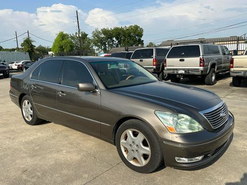 Used 2004 Lexus LS 430 w/ Premium Pkg RWD image 4