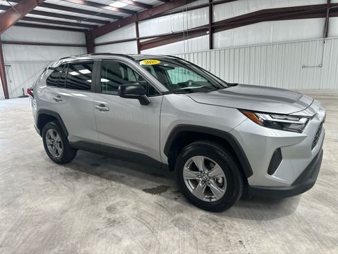 Used 2025 Toyota RAV4 LE AWD/4WD image 7