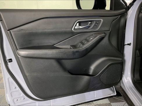 Used 2024 Nissan Rogue Platinum w/ Platinum Premium Package image 25