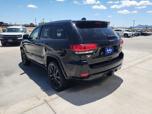 Used 2017 Jeep Grand Cherokee Altitude RWD image 7