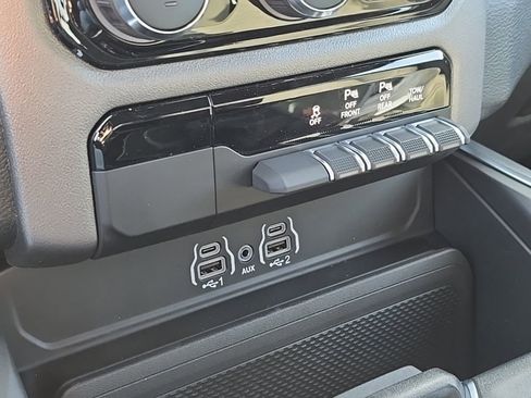 New 2026 RAM 1500 Express AWD/4WD image 32