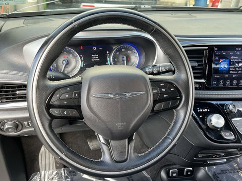 Used 2018 Chrysler Pacifica Limited w/ S Appearance Package image 16