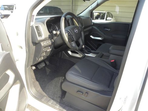 Used 2024 Nissan Frontier SV w/ SV Convenience Package RWD image 14