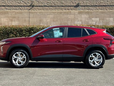 Used 2024 Chevrolet Trax LS w/ LS Convenience Package FWD image 7