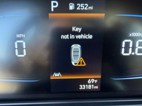 Used 2025 Hyundai Venue SEL FWD image 15