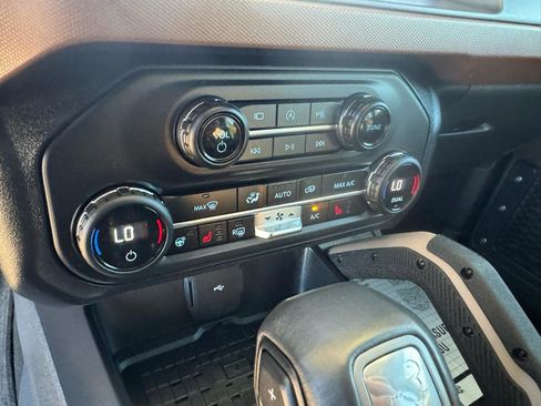 Used 2024 Ford Bronco Outer Banks w/ Sasquatch Package AWD/4WD image 25