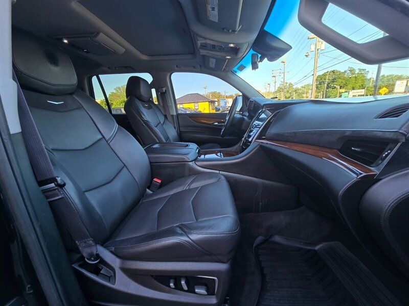 Used 2017 Cadillac Escalade Premium Luxury AWD/4WD image 18