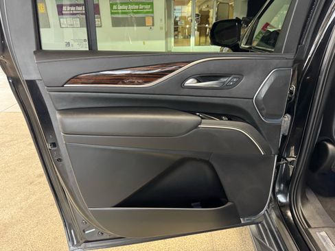 Used 2021 Cadillac Escalade ESV Premium Luxury image 12