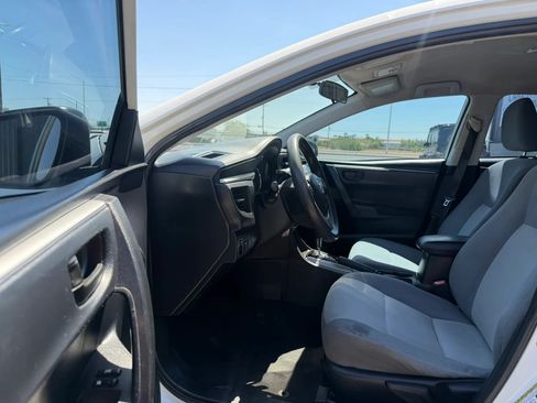 Used 2015 Toyota Corolla L FWD image 11