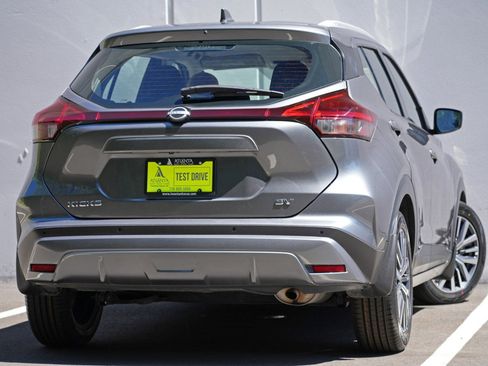 Used 2023 Nissan Kicks SV FWD image 4