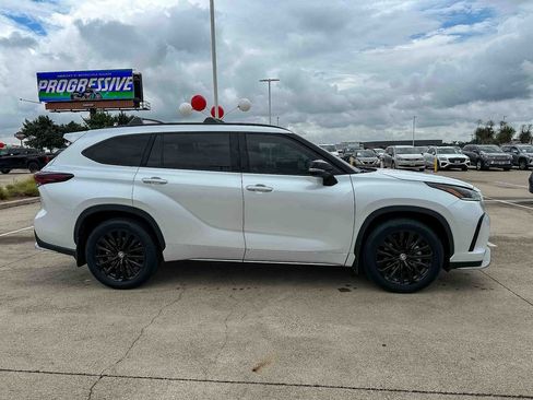 Used 2024 Toyota Highlander XSE AWD/4WD image 2