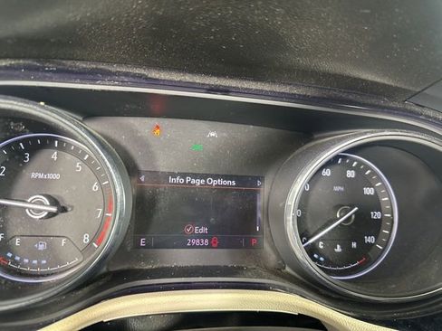 Used 2020 Buick Encore GX Essence image 10