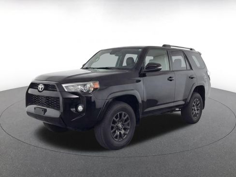 Used 2025 Toyota 4Runner SR5 RWD image 3