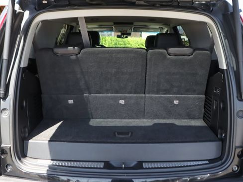 Used 2017 Cadillac Escalade Luxury AWD/4WD image 9