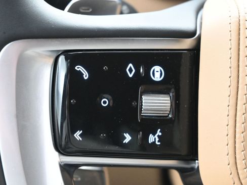 Used 2025 Land Rover Range Rover SE image 18