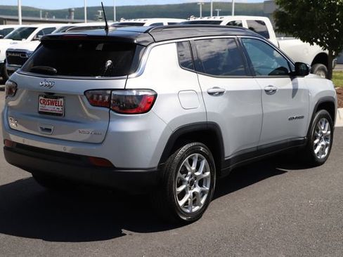 Used 2025 Jeep Compass Limited AWD/4WD image 6