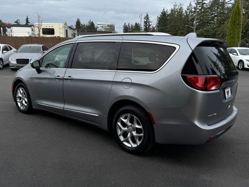 Used 2020 Chrysler Pacifica Limited FWD image 5