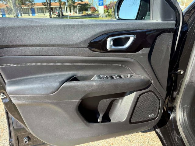 Certified 2023 Jeep Compass High Altitude AWD/4WD image 15