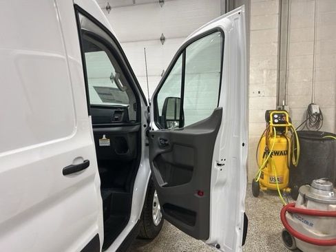 New 2025 Ford E-Transit 148 Medium Roof w/ Load Area Protection Package RWD image 8