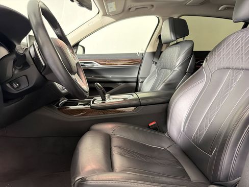 Used 2022 BMW 750i xDrive AWD/4WD image 5