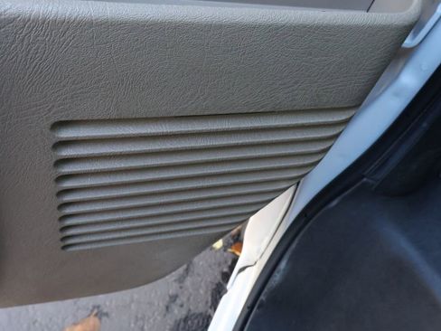 Used 2022 Chevrolet Express 3500 w/ Driver Convenience Package image 20