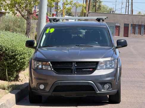 Used 2019 Dodge Journey SE w/ Premium Group FWD image 2