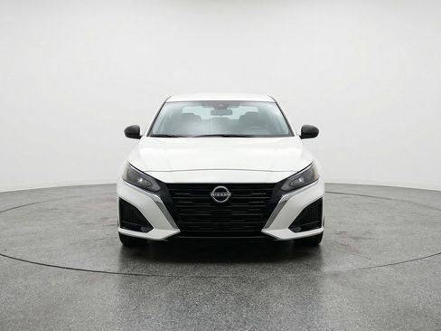 Used 2025 Nissan Altima 2.5 SV FWD image 2
