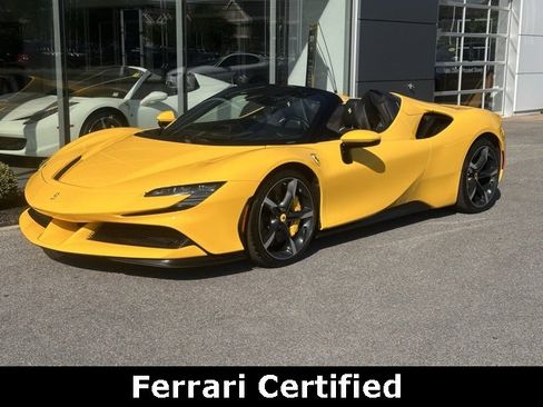 Used 2022 Ferrari SF90 Spider image 1
