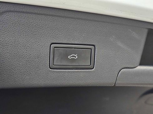 Used 2022 Volkswagen Atlas Cross Sport SEL R-Line AWD/4WD image 17